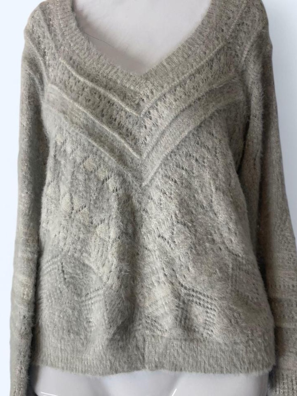 LC Lauren Conrad Fuzzy V-Neck Sweater in Light Grey M